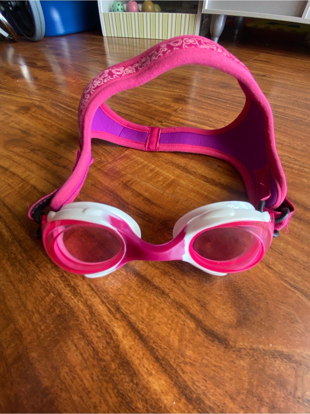 Frogglez Girls Pink Anti-Fog Swimming Goggles Age 3-10 No Pain Strap Pool